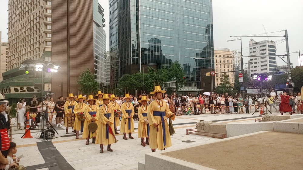 7교대의식에서+음악을+연주하는+취타대.jpg